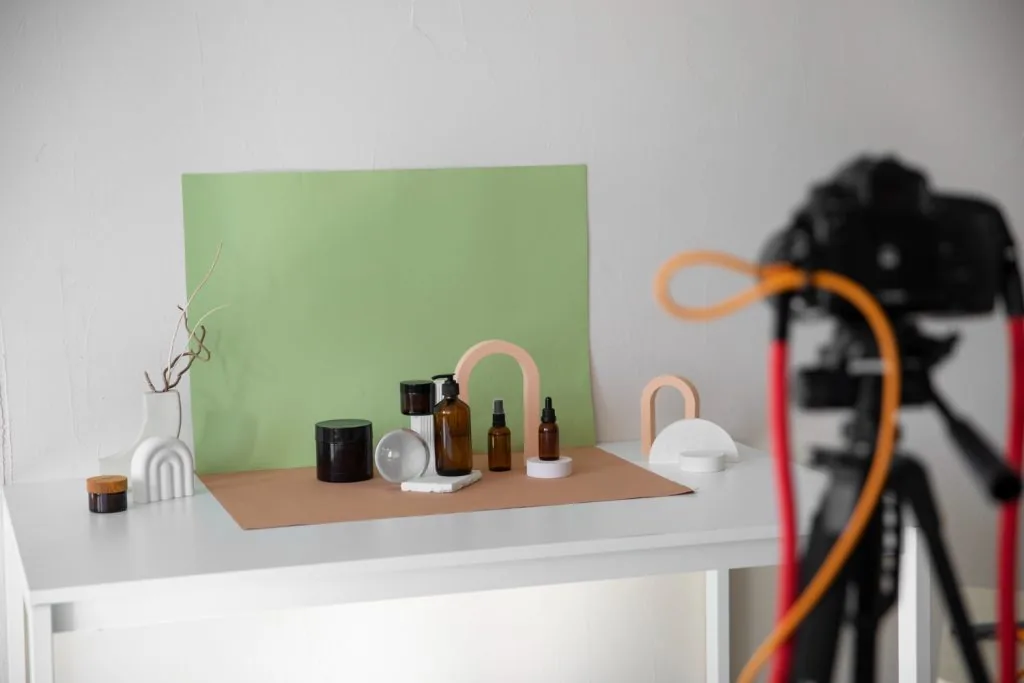 Come allestire una stanza per shooting fotografico: luci, fondali e props