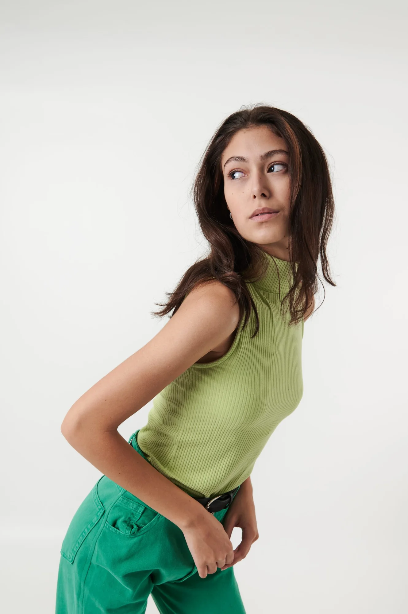 Ritratto fashion con top verde